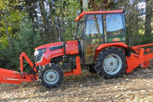 Ogłoszenie rolnicze: Samojezdna koparka łańcuchowa z zasypywarką, napęd - ciągnik 50 kM