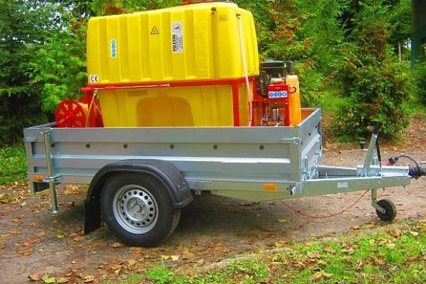 Ogłoszenie rolnicze: Opryskiwacz spalinowy 800l na przyczepie DMC-1350kg. 6,5 kM