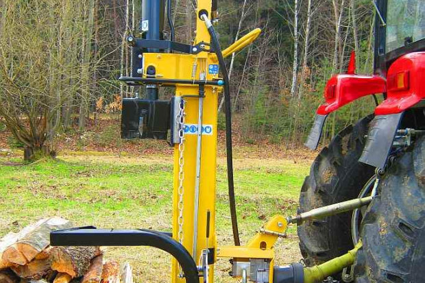 Ogłoszenie rolnicze: ŁUPARKA HYDRAULICZNA DO PRACY W PIONIE 18T, NAPĘD Z WOM