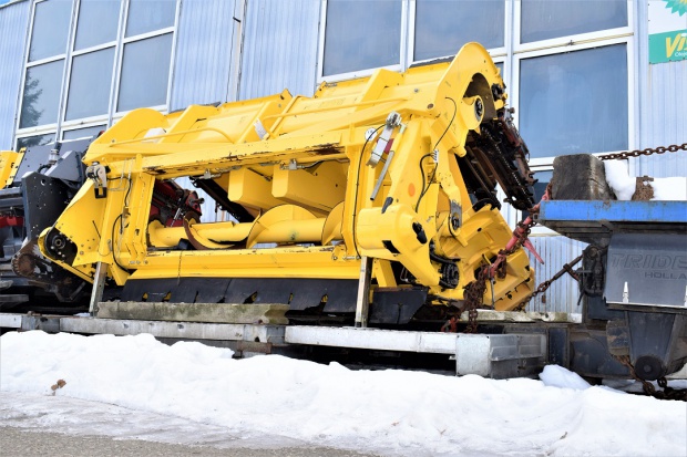 Ogłoszenie rolnicze: PRZYSTAWKA DO KUKURYDZY NEW HOLLAND MF 875W - 2006