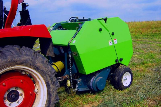 Ogłoszenie rolnicze: Mini prasa zwijająca do siana, sianokiszonki, słomy
