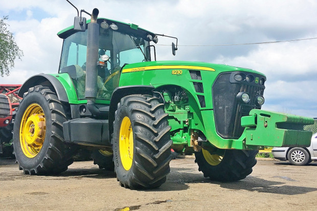 Ogłoszenie rolnicze: JOHN DEERE 8230 POWERSHIFT - 2007 - 303 KM
