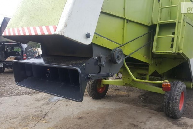 Ogłoszenie rolnicze: Rozdrabniacz słomy sieczkarnia CLAAS JOHN DEERE NEW HOLLAND Dominator